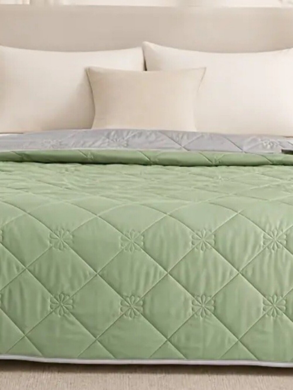 Cooling Throw Blanket - Light Green